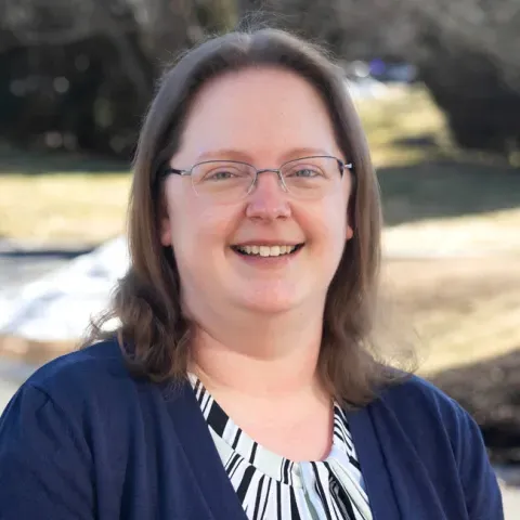 Headshot of Sarah Bedell