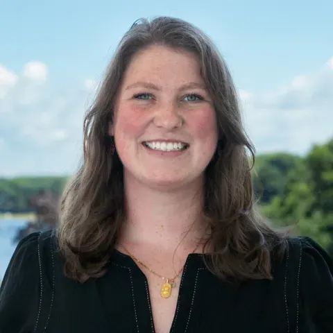 Headshot of Elizabeth Hart