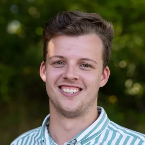 Headshot of Andrew Winston